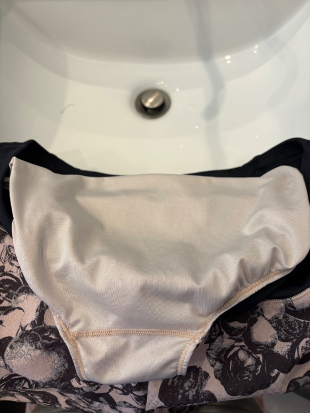 Running Shorts Oiselle Roga Built in Brief Botanical Toile Print Size 10 - Picture 7 of 9